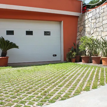 Seaside Family Friendly House With A Swimming Pool Mlini, Dubrovnik - 2145 بيت للعطل *