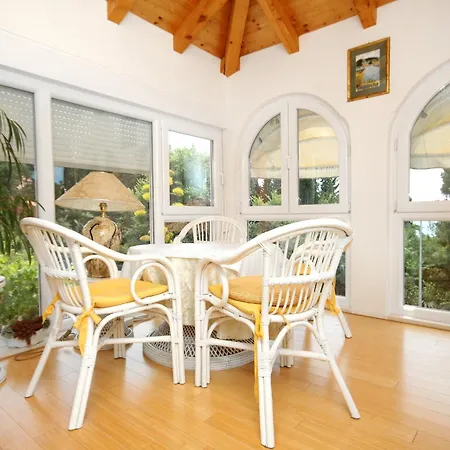 Seaside Family Friendly House With A Swimming Pool Mlini, Dubrovnik - 2145 بيت للعطل