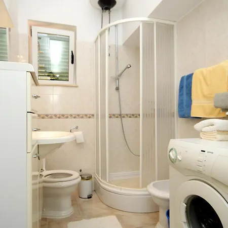بيت للعطل Seaside Family Friendly House With A Swimming Pool Mlini, Dubrovnik - 2145 مْليني